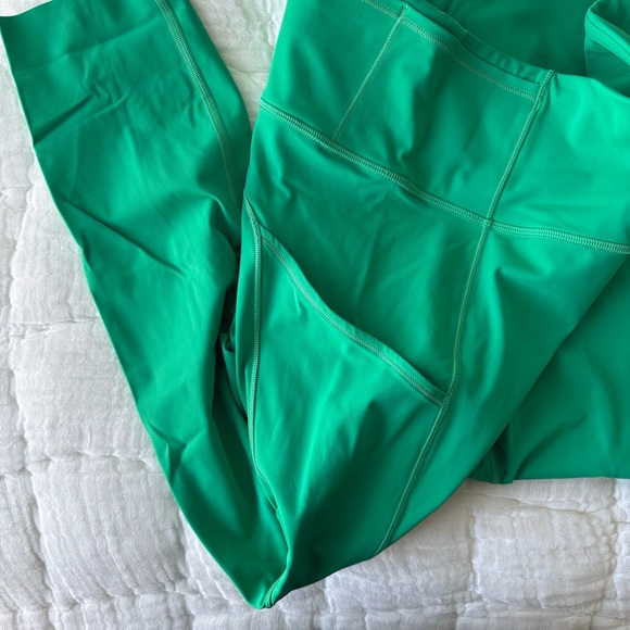 Lululemon Fast & Free Leggings- Kelly Green- crop length 23” inseam - size 10 - Picture 9 of 11